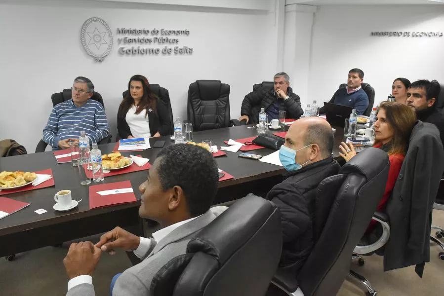 3850-economia-presento-el-plan-de-gobierno-a-presidentes-de-bloques-de-diputados-provinciales