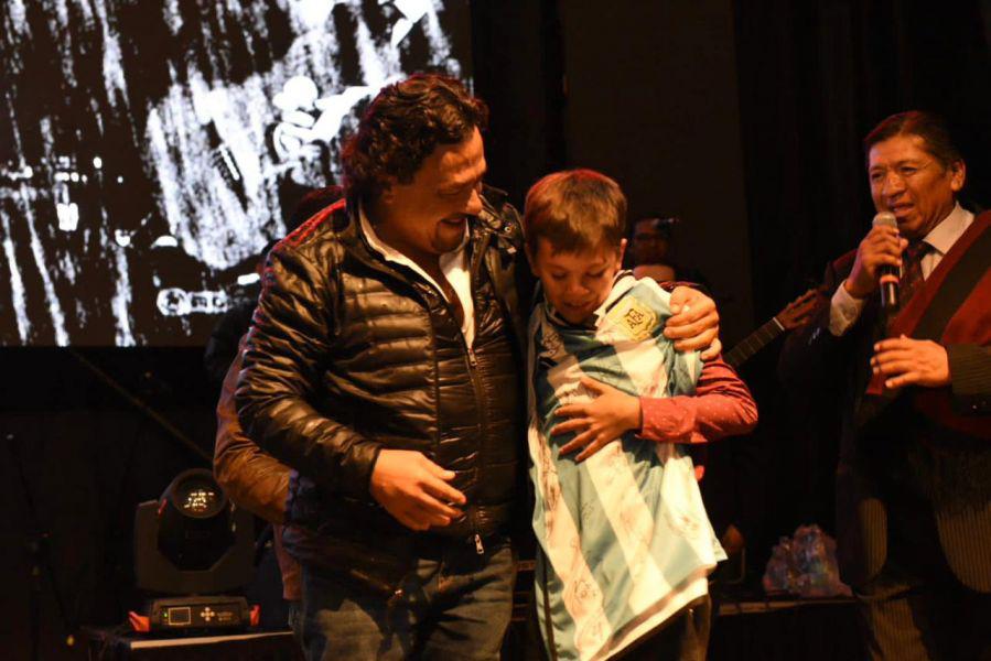 6826-el-gobernador-saenz-compartio-con-el-pueblo-de-pichanal-el-cierre-del-festi-san-jorge