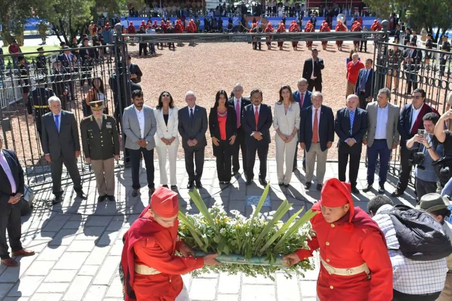 5840-el-gobernador-saenz-presidio-los-actos-por-el-210-aniversario-de-la-batalla-de-salta