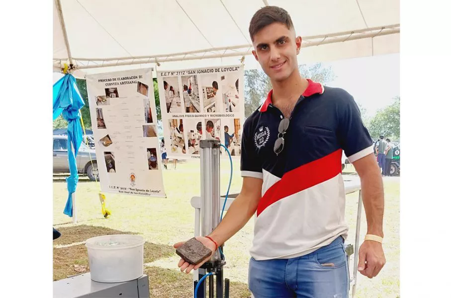 5178-estudiantes-saltenios-crearon-una-maquina-para-fabricar-ladrillos-con-botellas-recicladas