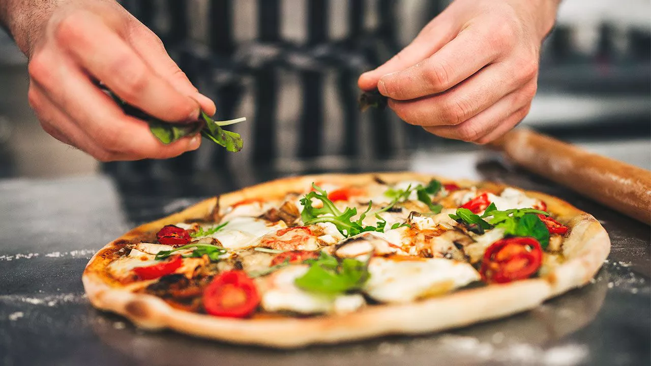 como-hacer-pizza-casera-masa-recetas-1280x720x80xX