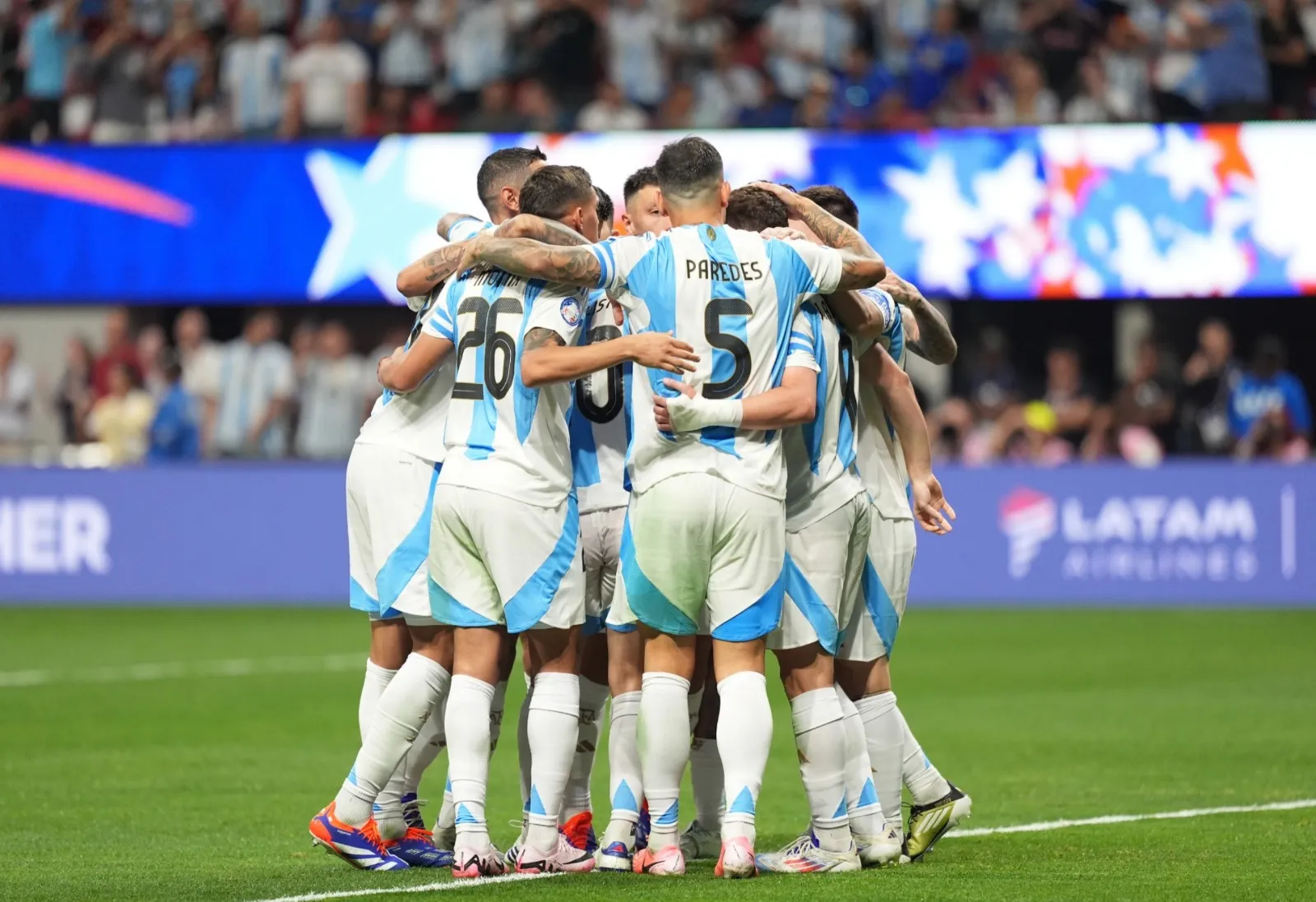 Argentina venció 2-0 a Canadá con goles de Julián Álvarez y Lautaro Martínez