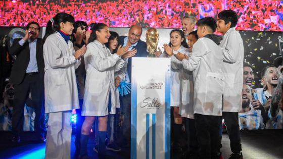 95136-miles-de-saltenios-obtuvieron-su-foto-con-la-copa-del-mundo-20240417013240