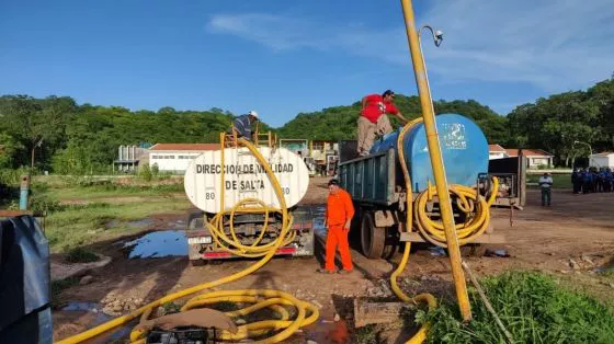 87311-con-74-camiones-cisterna-se-intensifica-el-operativo-de-asistencia-y-entrega-de-agua-en-localidades-del-norte