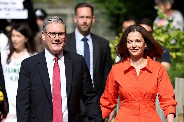 el-lider-del-partido-laborista-keir-starmer-y-su-esposa