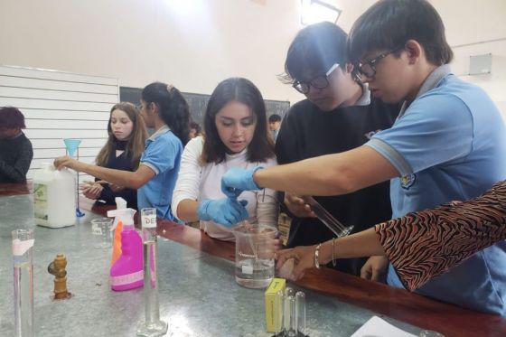 89411-alumnos-de-guemes-elaboraron-un-repelente-para-prevenir-el-dengue
