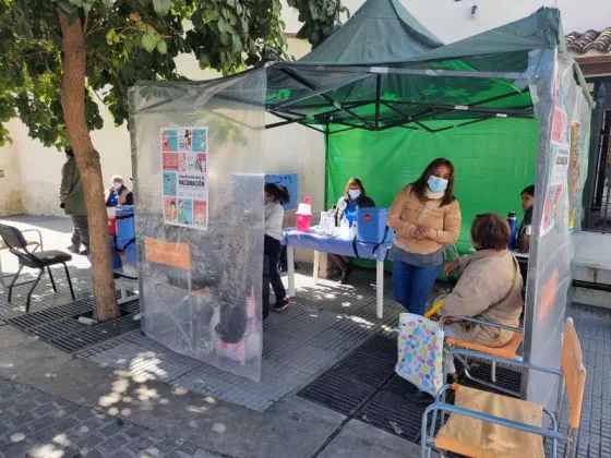 83020-hoy-funcionan-seis-puestos-moviles-de-vacunacion-en-la-capital