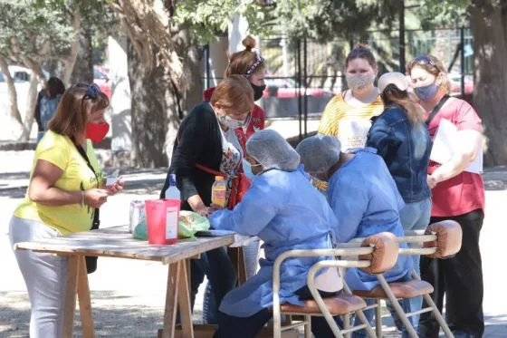 79972-mas-de-40-vacunatorios-para-covid-19-funcionaran-durante-los-feriados-por-anio-nuevo