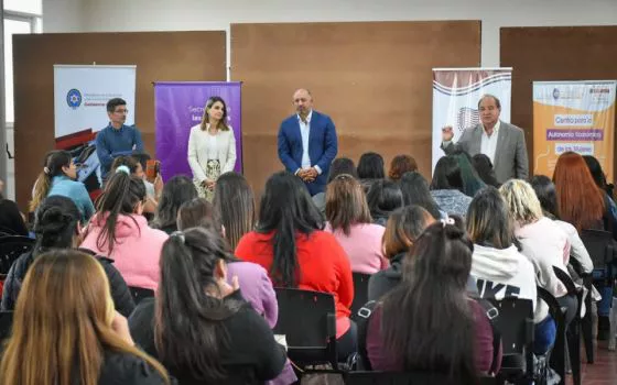 85512-programadoras-mas-de-500-mujeres-y-diversidades-iniciaran-su-formacion-en-tecnologia
