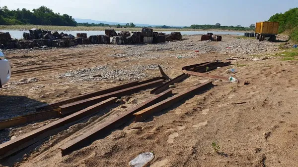 rieles-robados-en-la-finca-del-intendente-Atta-Geral-de-Morillo