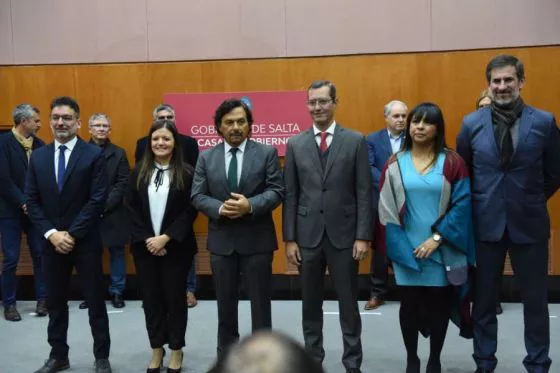 82699-el-gobernador-saenz-puso-en-funciones-a-nuevos-funcionarios-del-ejecutivo
