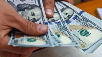 el_gobierno_reglament-_la_medida_para_que_todos_los_precios_de_bienes_y_servicios_se_puedan_mostrar_en_d-lares_1_-1-.png_30479241