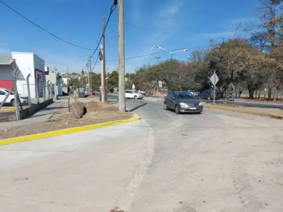 83786-esta-habilitado-el-transito-por-avenida-savio-en-el-ingreso-a-barrio-grand-bourg
