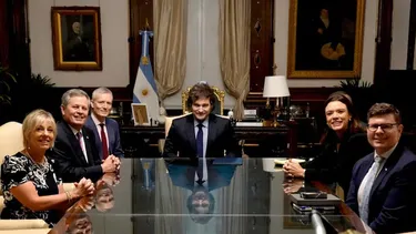 el-presidente-javier-milei-y-el-senador-steve-dainesjpg