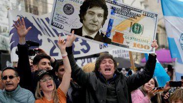 javier-milei-carolina-piparo-dolar