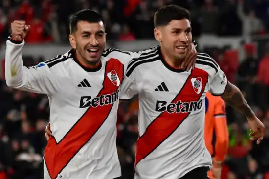 550x367_festejo-correa-montiel-celebran-penal-convirtio-lateral-le-sirvio-river-para-encaminar-victoria-1152864-212815