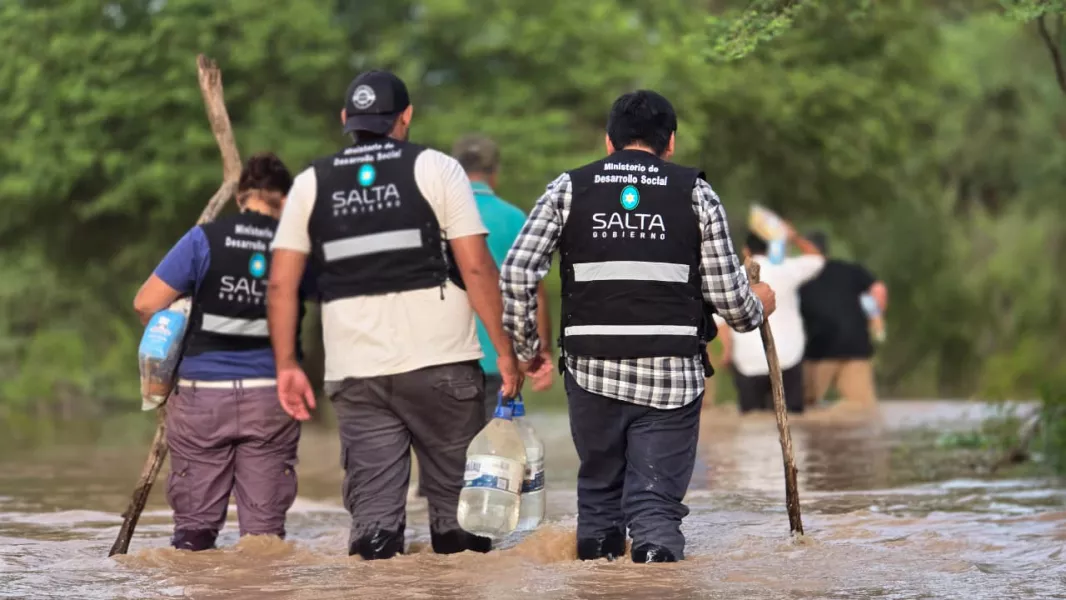17259-el-gobierno-provincial-reforzo-las-asistencias-en-pichanal-tras-la-crecida-del-rio-bermejo