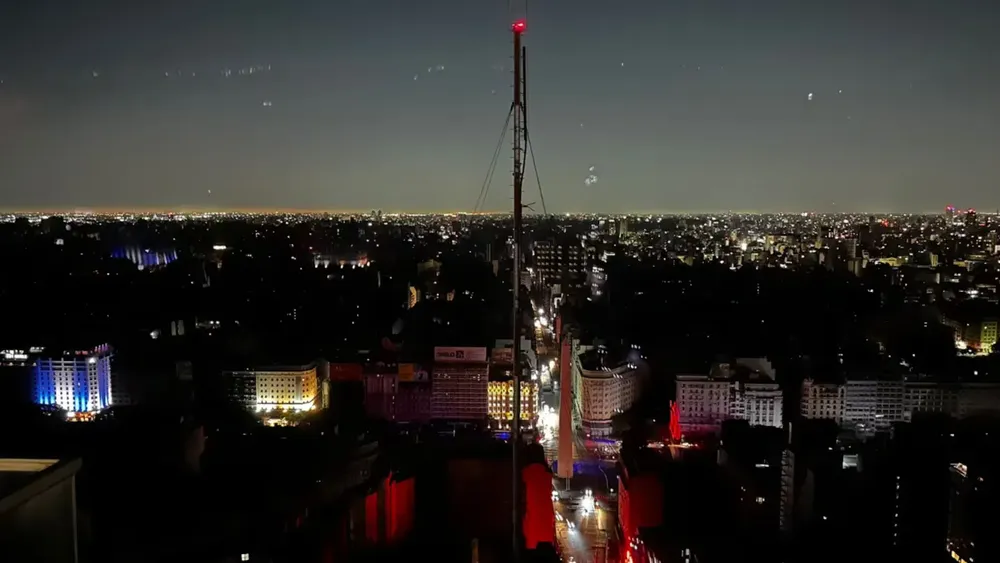 por-la-ola-de-calor-y-en-la-previa-de-ano-nuevo-hay-un-corte-de-luz-masivo-en-el-amba-foto-xjuaniayoroaok-4WI7NGLMWBCRVEWIN6ENTNF7RU