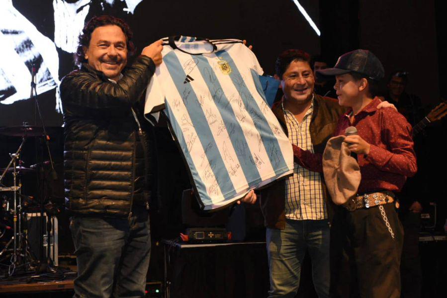 89267-el-gobernador-saenz-compartio-con-el-pueblo-de-pichanal-el-cierre-del-festi-san-jorge