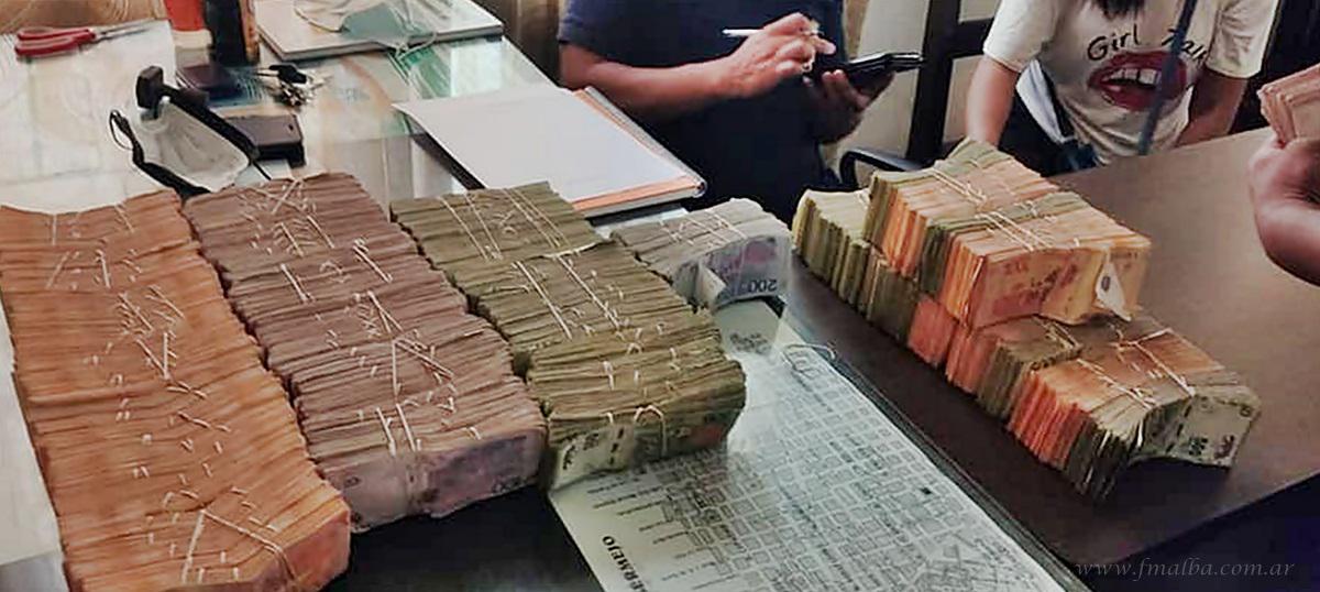 boli22_bermejo_pesos_contrabando