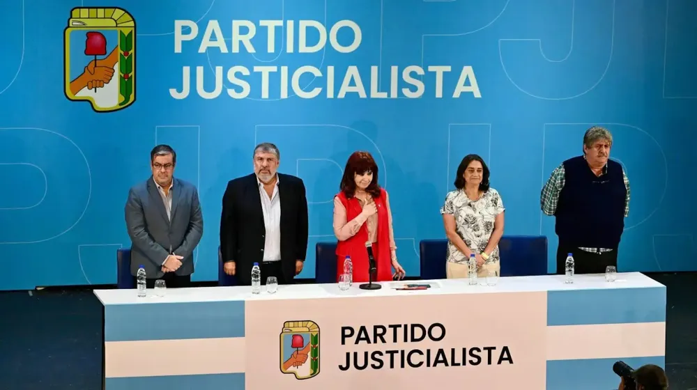cristina-kirchner-convoco-al-pj-nacional-para-ordenar-el-partido-de-cara-a-las-elecciones-foto-juan-fogliana-ZX2KKAZRFNDMJEJUXHOMGUDSUQ