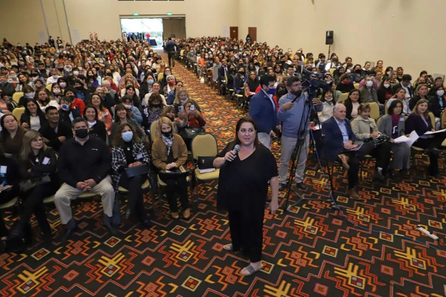 2554-mas-de-900-docentes-saltenios-se-capacitaron-en-educacion-emocional