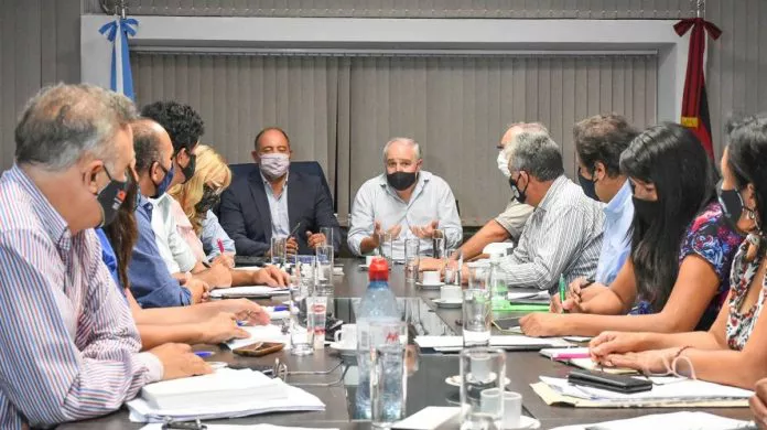 ministros-y-docentes-paritaria-696x390