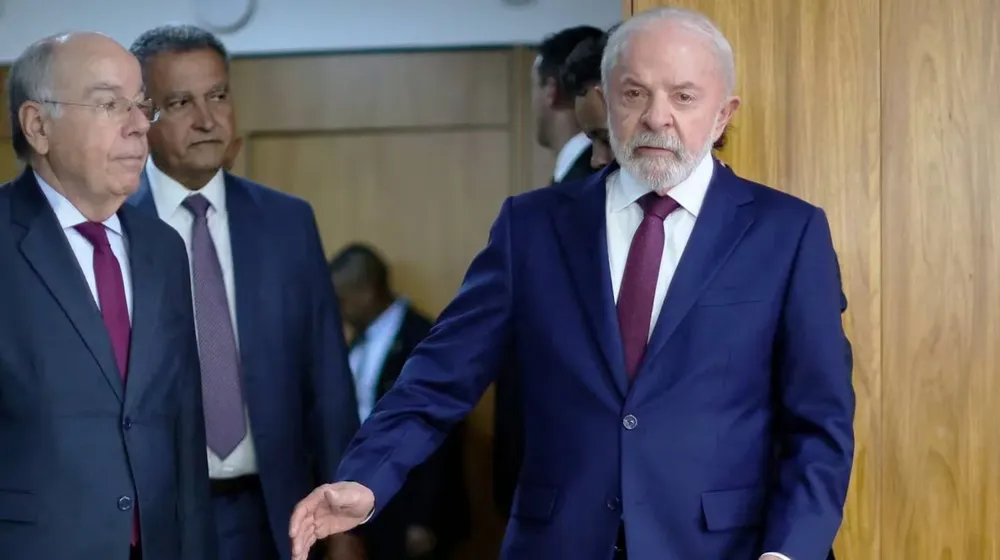 el-canciller-de-brasil-mauro-vieira-junto-al-presidente-de-ese-pais-lula-da-silva-foto-reuters-adriano-machado-SXVFPTJ6JNGTHCDOEPUHV6XLOQ