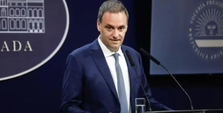 noticia 4 ADORNI FICHA LIMPIA