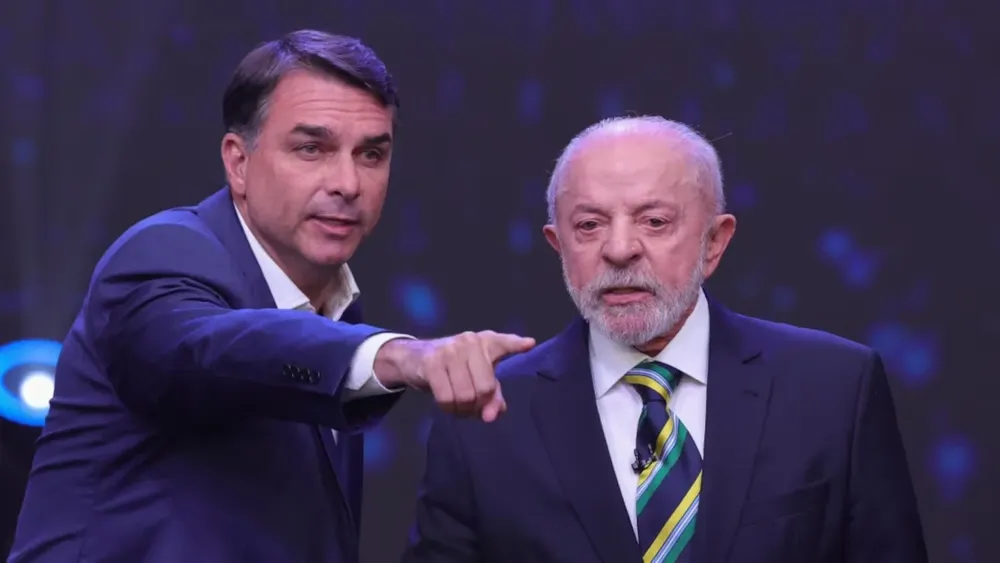 flavio-bolsonaro-y-lula-da-silva-volveran-a-debatir-el-viernes-foto-efe-H4S7FXIWEBFIHJUS7WIB2GLVEA (1)