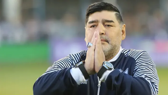 diego-maradona-06-.-preocupacion-diego-maradona-fue-internado-en-una-clinica-de-la-plata-.-elpaisdiario.ar
