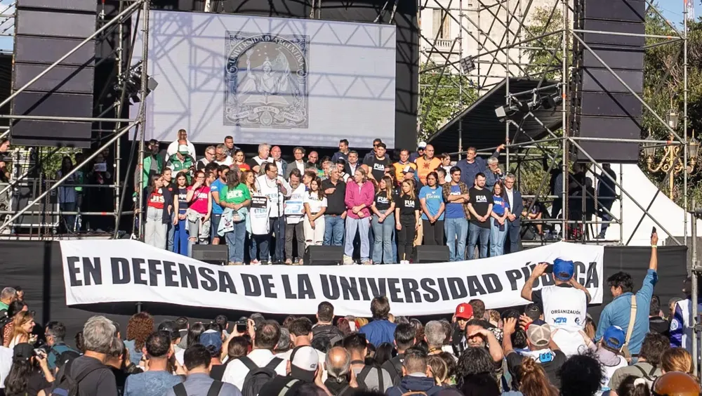 gremios-docentes-y-no-docentes-y-alumnos-reclamaron-la-reglamentacion-de-la-ley-de-financiamiento-universitario-for-agustina-ribotn-O445MRQOUFCYBOFC5A36RAFOXM (1)