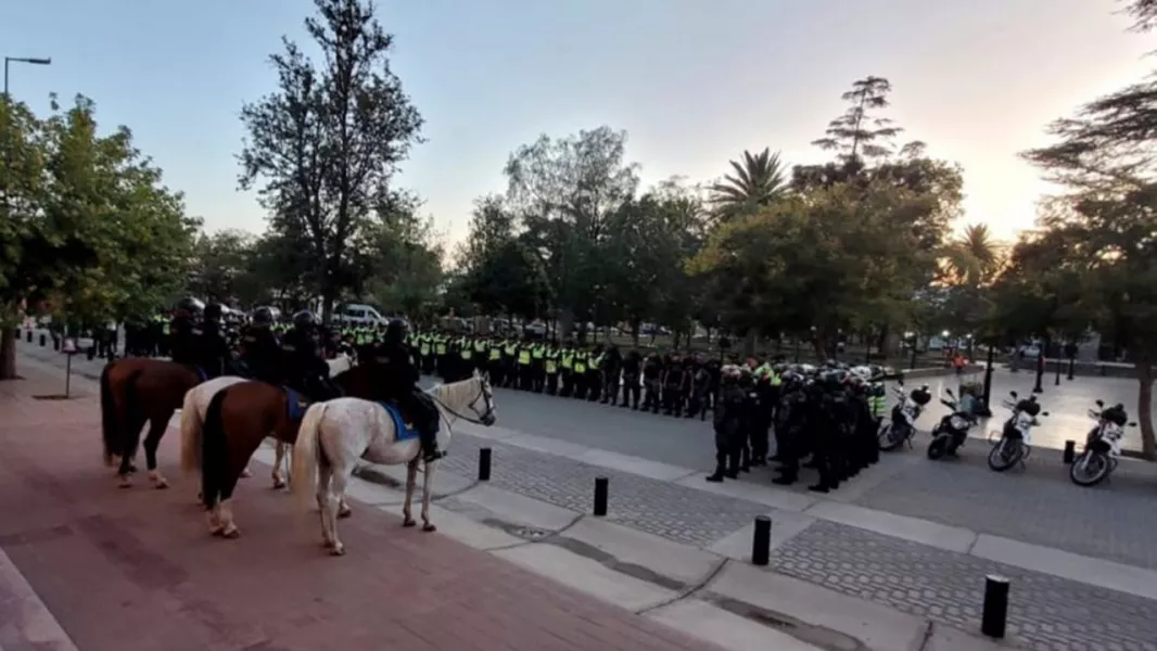 16048-seguridad-presento-el-operativo-serenata-a-cafayate-2025