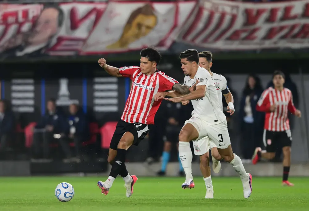 estudiantes-corinthians-correa-1