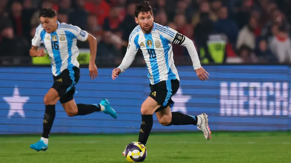 lionel-messi-entro-desde-el-banco-contra-chile-foto-reuters-4YF5YNDIFFCQ3IIU52K7NZY4QU
