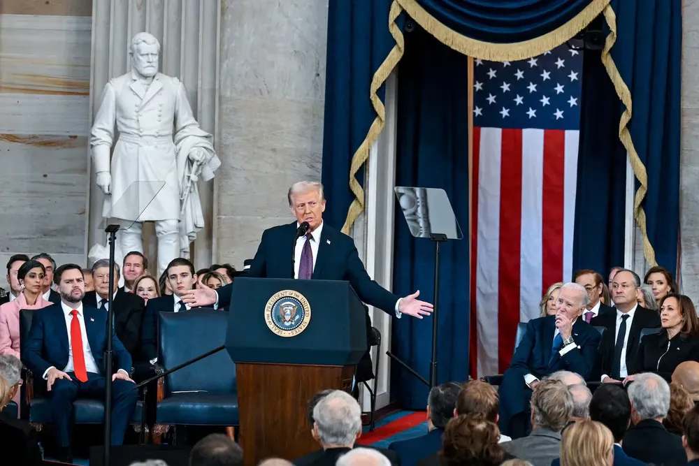 donald-trump-juro-para-un-nuevo-mandato-presidencial-foto-kenny-holstonpool-via-reuters-NAROXGXFM6ED7ZHYNPV7CTOMC4