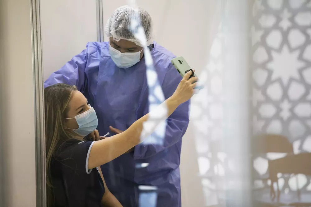 mayores 18 años vacuna