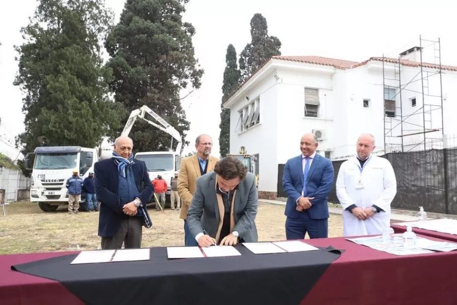 3357-con-la-presencia-del-gobernador-saenz-iniciaron-las-obras-en-el-hospital-san-bernardo-con-una-inversion-de-usd-28-millones