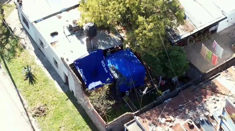 la-policia-encontro-tres-cuerpos-en-una-casa-de-florencio-varela-foto-captura-tn-MTHK6CAOCRAU7OZSQU63UZQ7YY