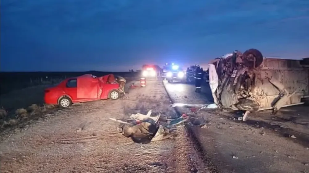 tragedia-en-cordoba-el-minibus-de-un-plantel-femenino-impacto-contra-un-auto-y-dejo-dos-victimas-fatales-foto-gentileza-el-doce-D5UBHFP27FE2TKBTO7F7A6DXCA