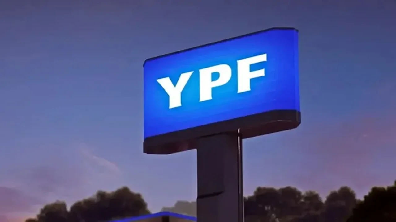 560900