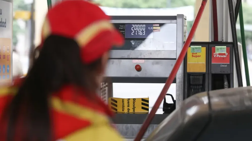 el-gobierno-volvio-a-postergar-el-aumento-de-impuestos-para-contener-los-precios-de-la-nafta-y-el-gasoil-hasta-noviembre-foto-na-mariano-sanchez-RZTBMCDXGFEV3EGNRCFZTZBR3E