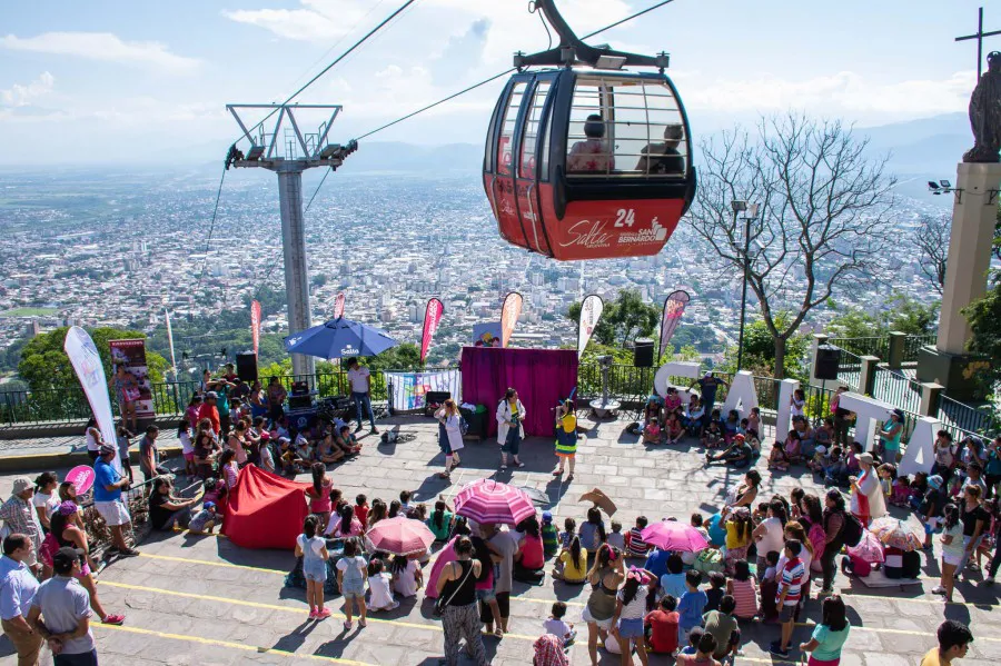68935-fiesta-de-inicio-de-clases-en-el-cerro-san-bernardo
