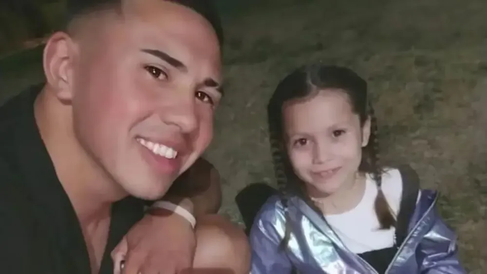 la-nena-fue-arrastrada-despues-de-que-le-robaran-el-auto-a-su-mama-foto-captura-tn-2YQPT2XRNJEXTE5M5UWOZMAYQY