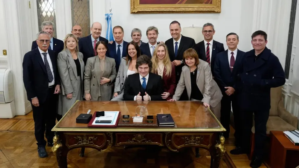 malestar-y-desconcierto-en-el-gobierno-por-los-videos-que-contradicen-la-explicacion-de-adorni-sobre-bitcoin-foto-presidencia-7U64JL3545ESDLNPZY77F727UI
