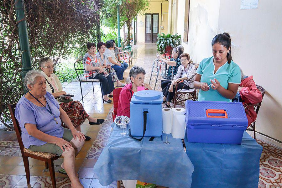 6355-comenzo-la-vacunacion-contra-la-gripe-a-adultos-mayores-en-la-provincia