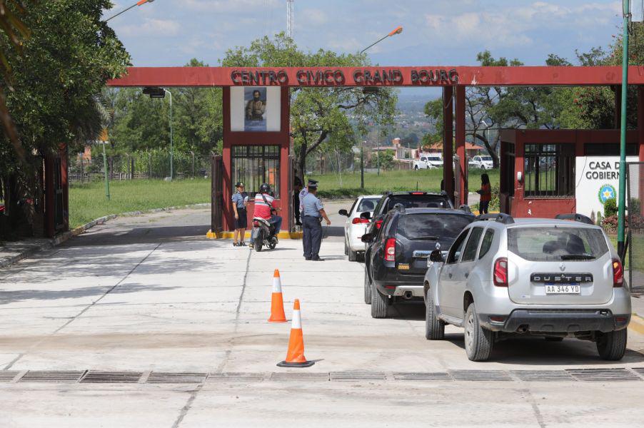88284-fue-habilitado-el-ingreso-de-autos-por-la-entrada-principal-del-centro-civico-grand-bourg