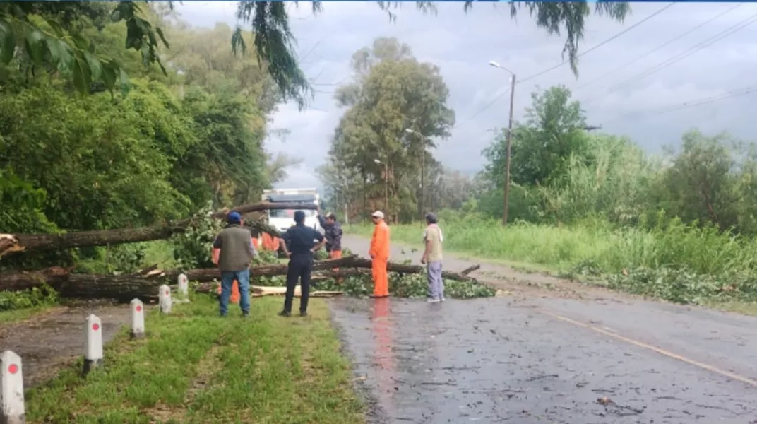 14970-seguridad-brindo-asistencia-por-el-temporal-en-distintas-localidades-de-salta