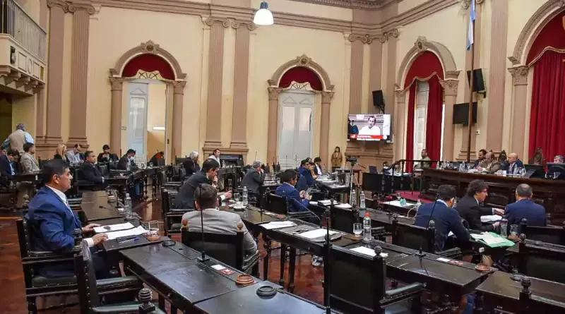 multimedia.normal.8fd21cbf2846a7bd.73656e61646f7265735f6e6f726d616c2e6a7067