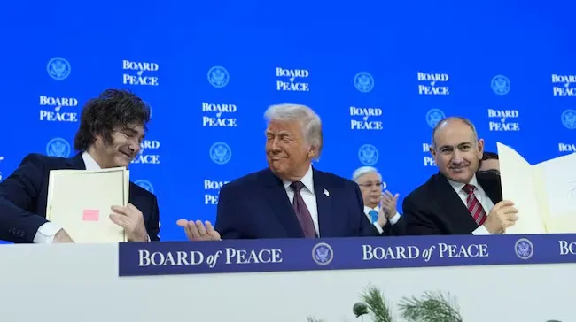 en-el-foro-de-davos-milei-firmo-la-integracion-de-la-argentina-al-consejo-de-paz-creado-por-trump-foto-ap-photoevan-vucci-FTWXMFKMWZFRDLVYUXRXZ2G73A
